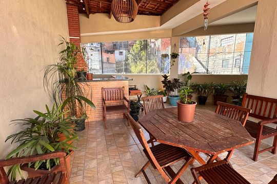 Casa para alugar com 4 quartos, 250m² em Guarapiranga, São Paulo