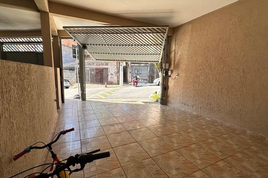 Casa para alugar com 4 quartos, 250m² em Guarapiranga, São Paulo