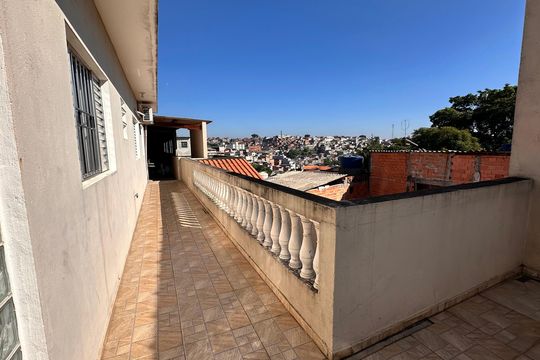 Casa para alugar com 4 quartos, 250m² em Guarapiranga, São Paulo