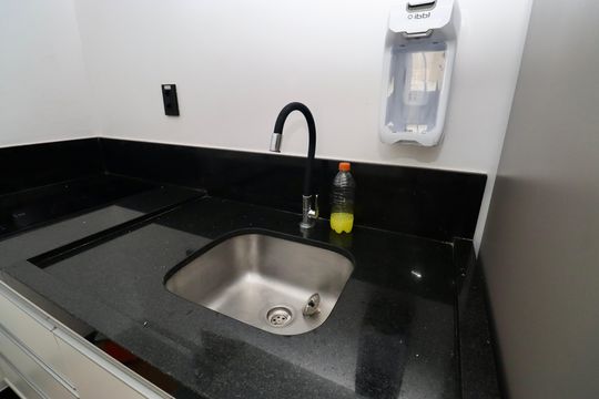 Cozinha de kitnet/studio para alugar com 1 quarto, 35m² em Costa Azul, Salvador