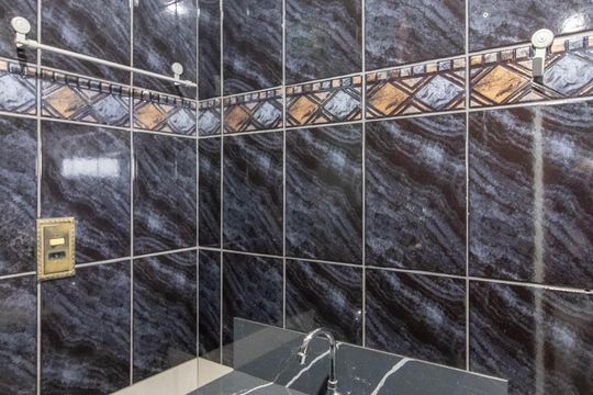 Banheiro Quarto 2 e 3 de casa para alugar com 4 quartos, 296m² em Jardim Iporanga, Guarulhos