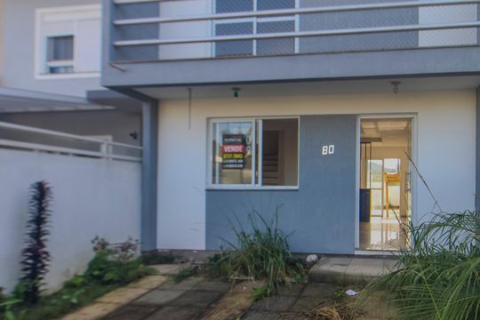 Fachada de casa à venda com 3 quartos, 137m² em Hípica, Porto Alegre