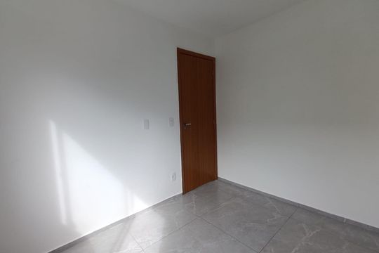 Quarto 1 de apartamento para alugar com 2 quartos, 40m² em Jardim Alvorada, Nova Iguaçu