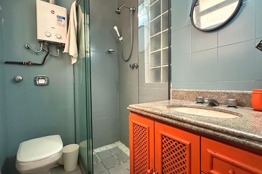 Banheiro da Suíte de apartamento para alugar com 3 quartos, 144m² em Copacabana, Rio de Janeiro