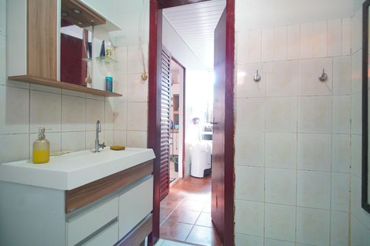 Banheiro de casa à venda com 3 quartos, 90m² em São Miguel, São Leopoldo