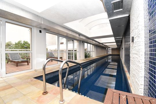 Área comum - Piscina de apartamento à venda com 2 quartos, 50m² em Centro, Curitiba