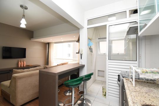 Cozinha de apartamento à venda com 2 quartos, 50m² em Centro, Curitiba