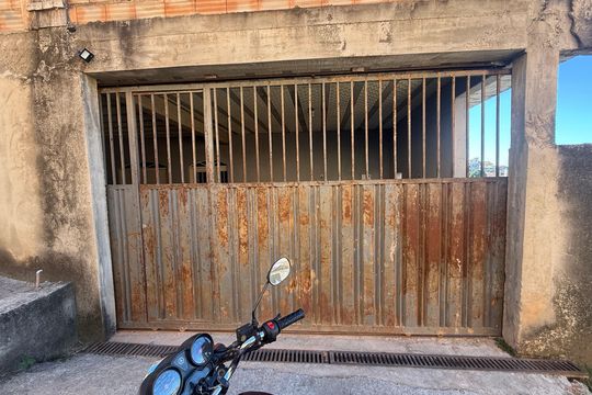 Fachada de casa à venda com 2 quartos, 276m² em Tropical, Contagem