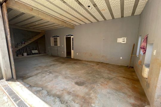 Garagem de casa à venda com 2 quartos, 276m² em Tropical, Contagem