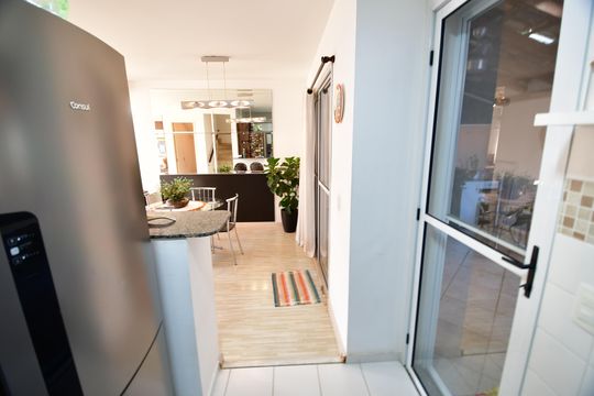 Cozinha de casa de condomínio à venda com 3 quartos, 100m² em Parque Imperador, Campinas