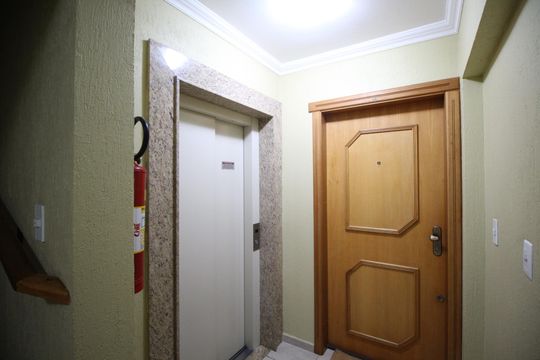 Corredor de apartamento à venda com 3 quartos, 97m² em Passo D’areia, Porto Alegre