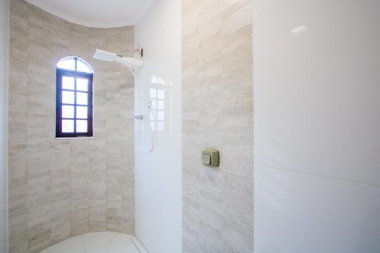 Banheiro do quarto 1 de casa para alugar com 4 quartos, 230m² em Vila Camilópolis, Santo André
