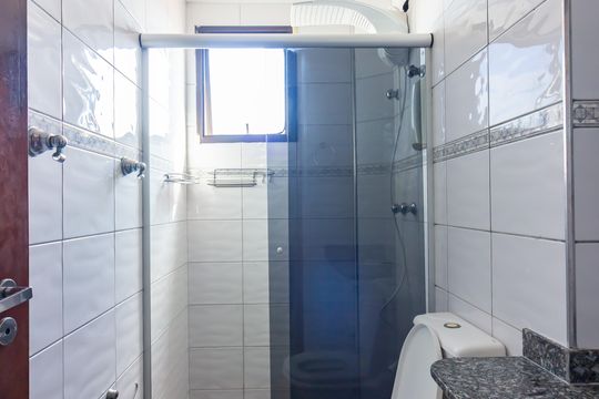 Banheiro da Suíte de apartamento para alugar com 4 quartos, 250m² em Quitaúna, Osasco