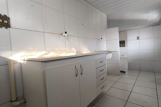 Cozinha de apartamento para alugar com 1 quarto, 90m² em Concórdia, Belo Horizonte