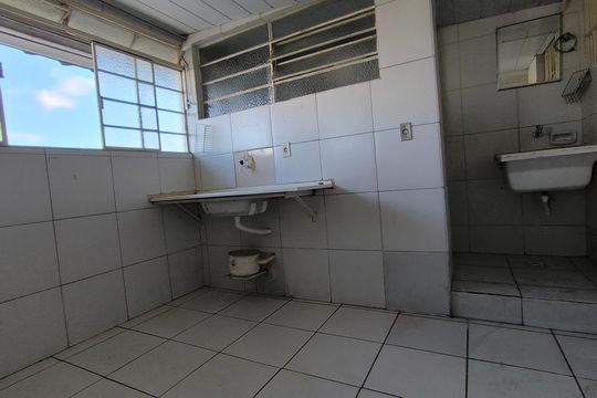Cozinha de apartamento para alugar com 1 quarto, 90m² em Concórdia, Belo Horizonte