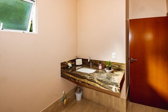 Casa à venda com 7 quartos, 750m² em Trevo, Belo Horizonte