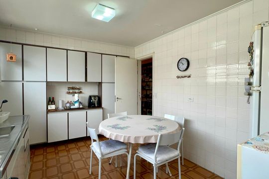 Cozinha de apartamento à venda com 3 quartos, 118m² em Pinheiros, São Paulo