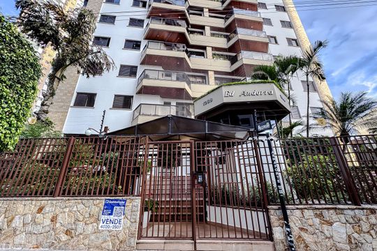 Fachada com Plaquinha de apartamento para alugar com 3 quartos, 129m² em Vila Regente Feijó, São Paulo
