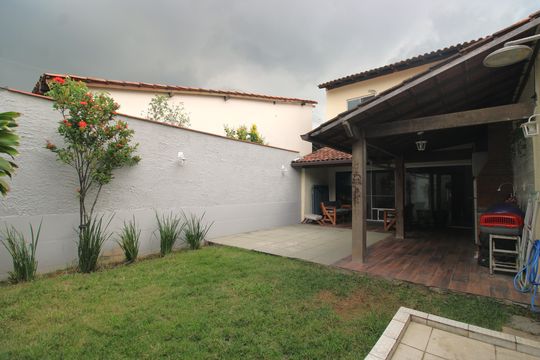 Quintal de casa de condomínio à venda com 3 quartos, 170m² em Gardenia Azul, Rio de Janeiro
