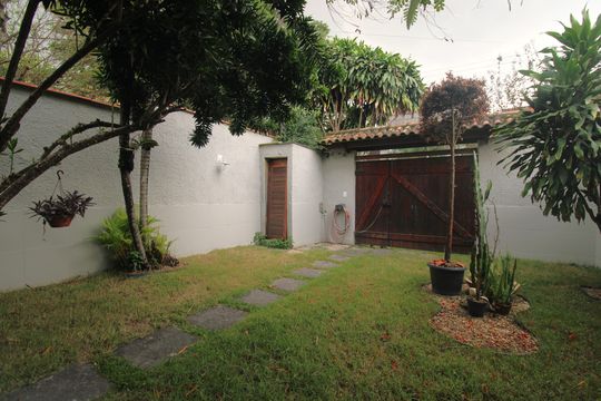 Garagem de casa de condomínio à venda com 3 quartos, 170m² em Gardenia Azul, Rio de Janeiro