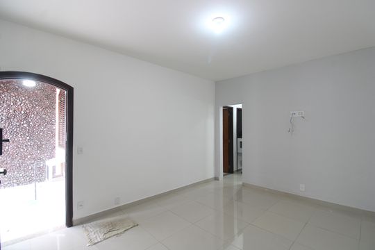 Sala de casa de condomínio para alugar com 3 quartos, 243m² em Taquara, Rio de Janeiro