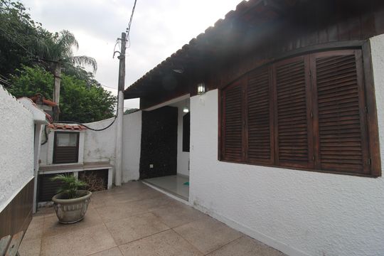 Frente da casa de casa de condomínio para alugar com 3 quartos, 243m² em Taquara, Rio de Janeiro