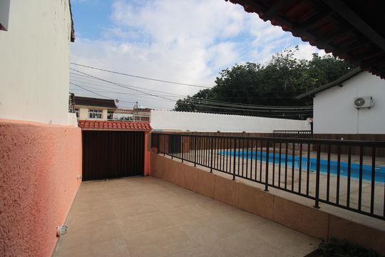 Garagem de casa de condomínio para alugar com 3 quartos, 243m² em Taquara, Rio de Janeiro