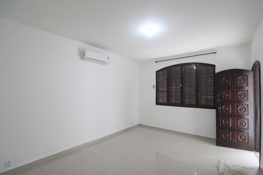 Casa de Condomínio para alugar com 3 quartos, 243m² em Taquara, Rio de Janeiro