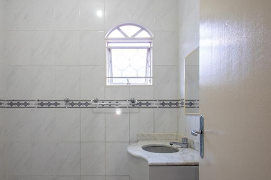 Banheiro Social de casa à venda com 3 quartos, 96m² em Parque Turistas, Belo Horizonte