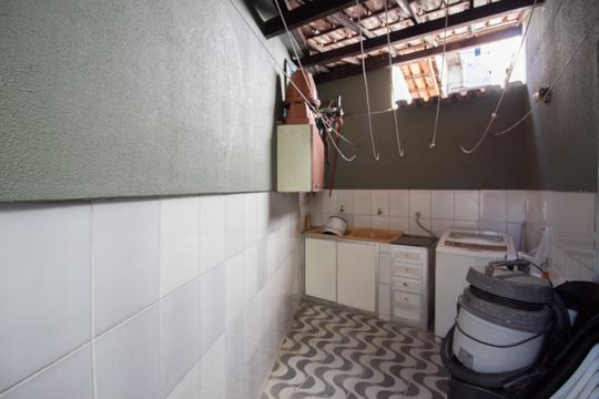 Área de Serviço de casa à venda com 3 quartos, 96m² em Parque Turistas, Belo Horizonte