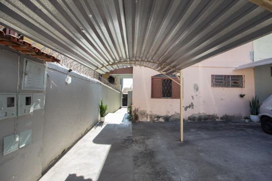 Garagem de casa à venda com 3 quartos, 96m² em Parque Turistas, Belo Horizonte