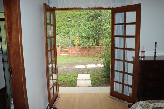 Casa de Condomínio para alugar com 4 quartos, 406m² em Jardim Itatiaia, Cotia