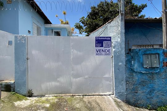 Fachada de casa à venda com 2 quartos, 159m² em Km 18, Osasco