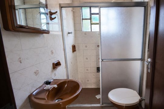Banheiro 2 de casa à venda com 2 quartos, 106m² em Estância Velha, Canoas