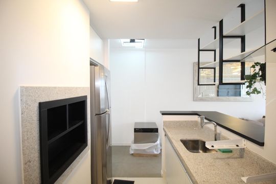 Cozinha de apartamento à venda com 1 quarto, 45m² em Petrópolis, Porto Alegre