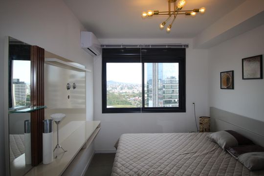 Suíte 1 de apartamento à venda com 1 quarto, 45m² em Petrópolis, Porto Alegre