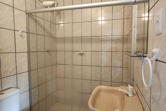 Banheiro de casa para alugar com 1 quarto, 21m² em Patamares, Salvador