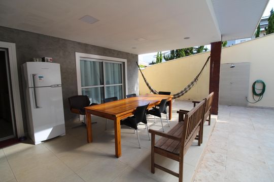 Área Externa de casa de condomínio para alugar com 3 quartos, 285m² em Vila Machado, São José dos Campos