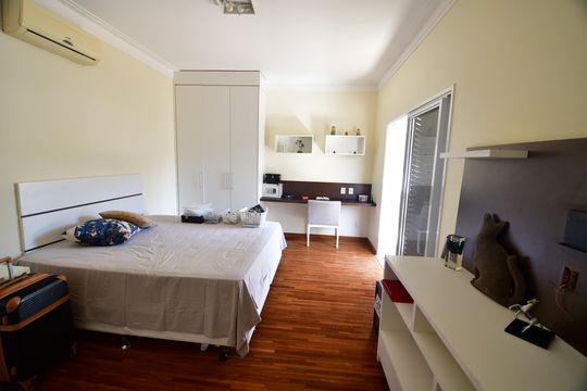 Quarto 3 - Suíte de casa de condomínio à venda com 4 quartos, 380m² em Vila Hollândia, Campinas