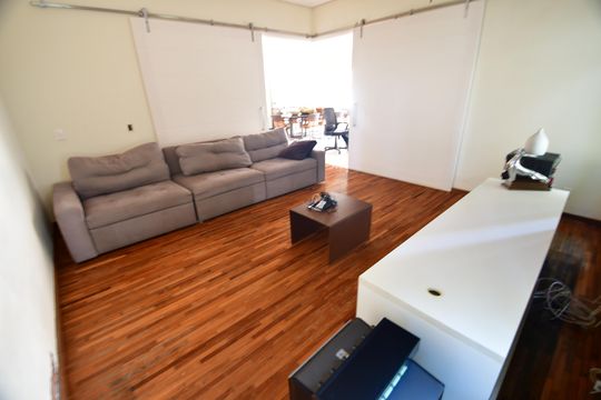 Sala de TV de casa de condomínio à venda com 4 quartos, 380m² em Vila Hollândia, Campinas