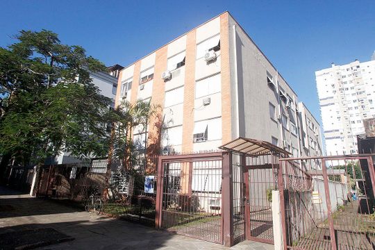 Fachada de apartamento para alugar com 3 quartos, 94m² em Santana, Porto Alegre