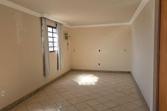 Sala de apartamento para alugar com 3 quartos, 267m² em Planalto, Belo Horizonte