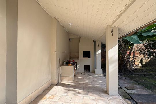 Churrasqueira de casa à venda com 2 quartos, 275m² em Centro, Canoas