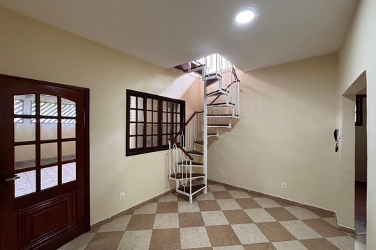 Sala de casa de condomínio para alugar com 5 quartos, 350m² em Camorim, Rio de Janeiro