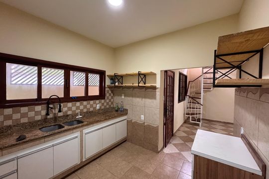 Cozinha de casa de condomínio para alugar com 5 quartos, 350m² em Camorim, Rio de Janeiro