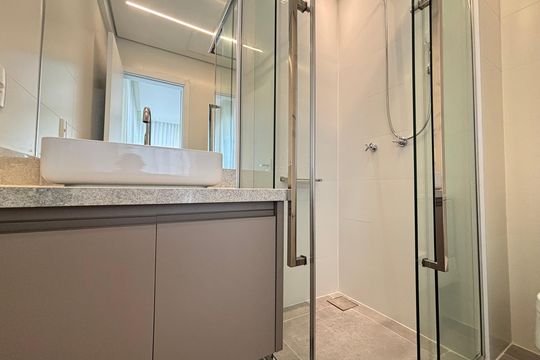 Banheiro da Suíte de apartamento para alugar com 1 quarto, 42m² em Itaim Bibi, São Paulo