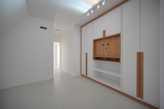 Suíte 2 de apartamento para alugar com 2 quartos, 98m² em Córrego Grande, Florianópolis