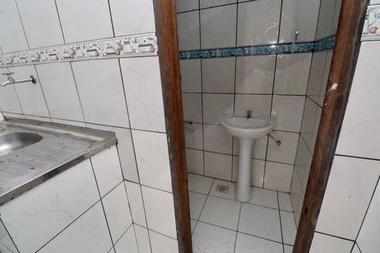 Banheiro de casa para alugar com 1 quarto, 5072m² em Itapuã, Salvador