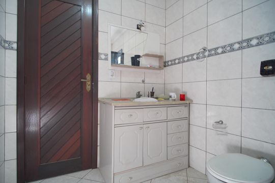 Banheiro da Suíte de casa para alugar com 4 quartos, 350m² em Sete, Sapucaia do Sul