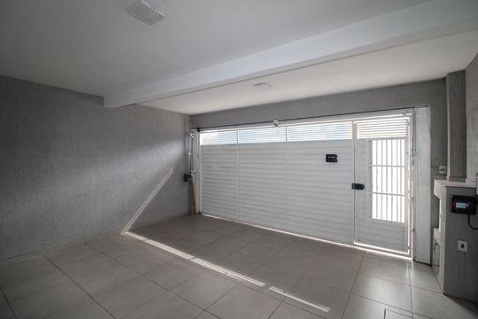 Garagem de casa à venda com 3 quartos, 150m² em Vila Mirante, São Paulo